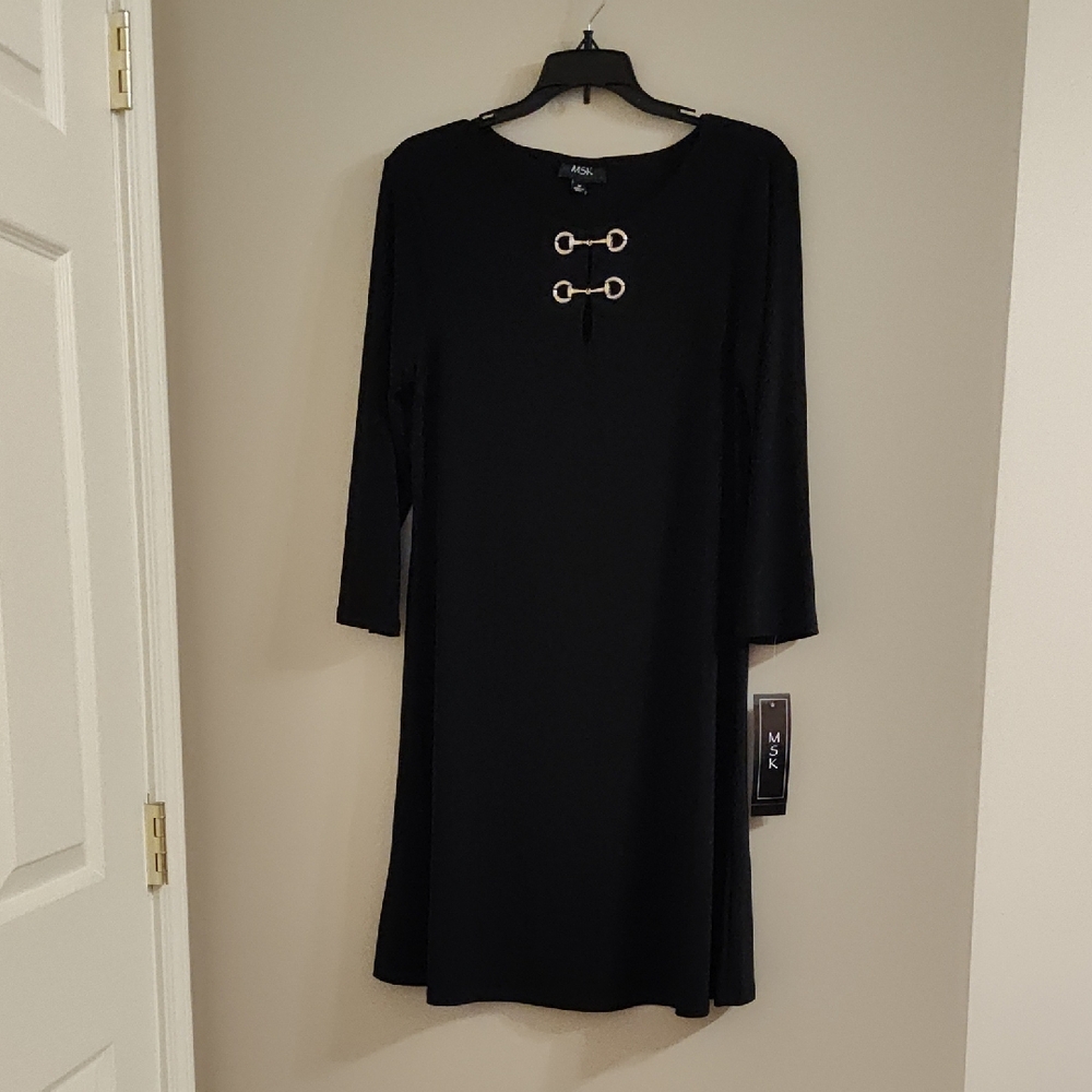 Womens MSK 3/4 Sleeve Solid Hardware Neck Shift Dress